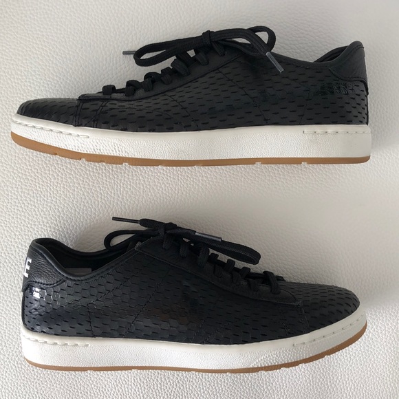 nike womens tennis classic